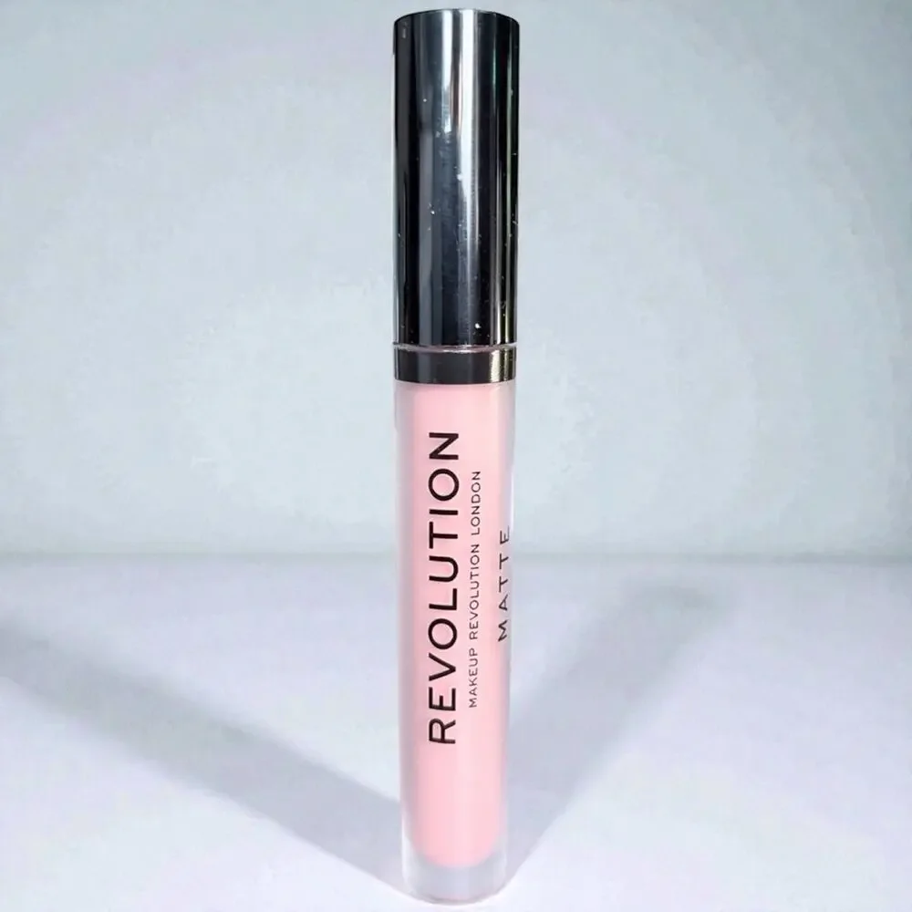 Makeup Revolution Matte Lip -Matte Crush 111 New